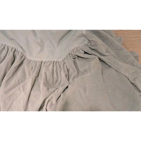Bella Notte Helane Velvet Crib skirt In Grey Cloud New With Tags - Picture 4 of 7